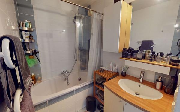 Appartement à vendre    3 pièces • 72 m2 Vaulx-en-Velin