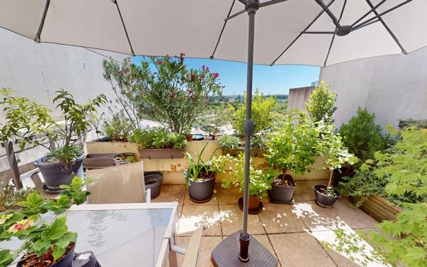 Appartement à vendre    3 pièces • 72 m2 Vaulx-en-Velin