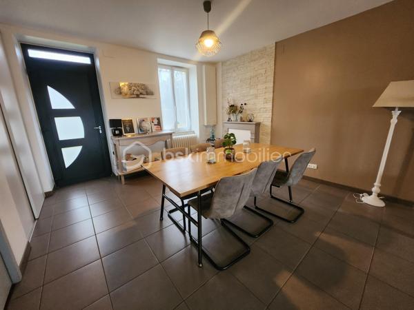 Magnifique Maison de village de 122 m² à Urzy

Amoureux des jolis coins de campagne, bordée par une rivière, située sur la belle commune d'Urzy, à deux pas des écoles, commerces et commodités de Guérigny, nous vous présentons cette magnifique maison de village d'une surface habitable de 122 m², implantée sur un terrain de 1 800 m², avec une belle vue et sans vis-à-vis. Elle propose 5 pièces dont 4 chambres, réparties comme suit : un séjour, un salon, une cuisine, une chambre et une salle d'eau au rez-de-chaussée, un palier desservant trois chambres et une salle de bain à l'étage, ainsi que deux caves, une laverie et une buanderie en sous-sol, complétées par un garage indépendant.

Dès le rez-de-chaussée, un séjour de 48 m² avec cheminée d'origine dessert un salon, ouvert sur une cuisine aménagée et équipée. Le rez-de-chaussée dispose d'une chambre de 14 m², agrémentée elle aussi d'une cheminée d'origine, ainsi qu'une salle d'eau avec douche cabine et wc, complètent ce niveau

À l'étage, le palier dessert trois chambres : une première de 12 m² avec velux, une deuxième de 15 m² avec climatisation, ainsi qu'une troisième de 15 m² avec dressing. Le palier dessert également une salle de bain, avec baignoire.

Au sous-sol, vous trouverez deux caves de 30 m² et 31 m², une laverie, ainsi qu'une buanderie de 15 m² avec porte de service
.
Elle dispose d'huisseries PVC double vitrage, avec volets battants et volets roulants motorisés, ainsi que d'un chauffage au gaz de ville avec production d'eau chaude, via une chaudière entretenue. Les sols sont en carrelage au rez-de-chaussée, hormis la chambre en parquet stratifié, en parquet stratifié à l'étage, hormis la salle de bain en linoléum, et en dalle béton au sous-sol. Sa toiture est en tuiles mécaniques. Côté assainissement, la maison est raccordée au tout-à-l'égout.
Côté extérieur, profitez d'un garage indépendant de 18 m², d'une dépendance, ainsi que d'un beau terrain de 1 800 m², sans vis-à-vis, avec une belle vue, dans un cadre de campagne. La maison dispose également d'un parking intérieur et d'un parking extérieur.

Les plus de cette maison : Sa pièce de vie lumineuse et son aménagement intérieur,  ses 4 chambres dont sa chambre avec dressing et sa chambre climatisée, ainsi que ses cheminées d'origine pleines de charme. Sa situation bordée par une rivière, sa belle vue sans vis-à-vis, sa proximité des écoles, commerces et commodités de Guérigny, son terrain de 1 800 m², ses deux caves totalisant plus de 60 m², son garage indépendant,

Des photos supplémentaires sont disponibles sur BSK IMMOBILIER, rubrique Nos conseillers, Olivier FRESLON.
Pour tout renseignement complémentaire ou pour une visite, contactez moi au 07 62 78 13 13 

Une maison de village pleine de caractère, au calme de la campagne, à découvrir sans tarder : ne passez pas à côté de cette opportunité à Urzy