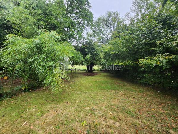 Magnifique Maison de village de 122 m² à Urzy

Amoureux des jolis coins de campagne, bordée par une rivière, située sur la belle commune d'Urzy, à deux pas des écoles, commerces et commodités de Guérigny, nous vous présentons cette magnifique maison de village d'une surface habitable de 122 m², implantée sur un terrain de 1 800 m², avec une belle vue et sans vis-à-vis. Elle propose 5 pièces dont 4 chambres, réparties comme suit : un séjour, un salon, une cuisine, une chambre et une salle d'eau au rez-de-chaussée, un palier desservant trois chambres et une salle de bain à l'étage, ainsi que deux caves, une laverie et une buanderie en sous-sol, complétées par un garage indépendant.

Dès le rez-de-chaussée, un séjour de 48 m² avec cheminée d'origine dessert un salon, ouvert sur une cuisine aménagée et équipée. Le rez-de-chaussée dispose d'une chambre de 14 m², agrémentée elle aussi d'une cheminée d'origine, ainsi qu'une salle d'eau avec douche cabine et wc, complètent ce niveau

À l'étage, le palier dessert trois chambres : une première de 12 m² avec velux, une deuxième de 15 m² avec climatisation, ainsi qu'une troisième de 15 m² avec dressing. Le palier dessert également une salle de bain, avec baignoire.

Au sous-sol, vous trouverez deux caves de 30 m² et 31 m², une laverie, ainsi qu'une buanderie de 15 m² avec porte de service
.
Elle dispose d'huisseries PVC double vitrage, avec volets battants et volets roulants motorisés, ainsi que d'un chauffage au gaz de ville avec production d'eau chaude, via une chaudière entretenue. Les sols sont en carrelage au rez-de-chaussée, hormis la chambre en parquet stratifié, en parquet stratifié à l'étage, hormis la salle de bain en linoléum, et en dalle béton au sous-sol. Sa toiture est en tuiles mécaniques. Côté assainissement, la maison est raccordée au tout-à-l'égout.
Côté extérieur, profitez d'un garage indépendant de 18 m², d'une dépendance, ainsi que d'un beau terrain de 1 800 m², sans vis-à-vis, avec une belle vue, dans un cadre de campagne. La maison dispose également d'un parking intérieur et d'un parking extérieur.

Les plus de cette maison : Sa pièce de vie lumineuse et son aménagement intérieur,  ses 4 chambres dont sa chambre avec dressing et sa chambre climatisée, ainsi que ses cheminées d'origine pleines de charme. Sa situation bordée par une rivière, sa belle vue sans vis-à-vis, sa proximité des écoles, commerces et commodités de Guérigny, son terrain de 1 800 m², ses deux caves totalisant plus de 60 m², son garage indépendant,

Des photos supplémentaires sont disponibles sur BSK IMMOBILIER, rubrique Nos conseillers, Olivier FRESLON.
Pour tout renseignement complémentaire ou pour une visite, contactez moi au 07 62 78 13 13 

Une maison de village pleine de caractère, au calme de la campagne, à découvrir sans tarder : ne passez pas à côté de cette opportunité à Urzy
