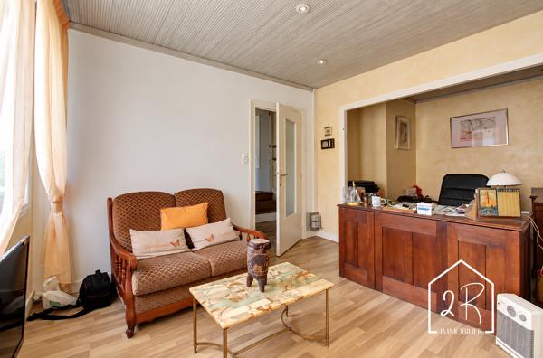 Maison 210 m² habitables, dépendances 150m² et terrain arboré de 1230m²