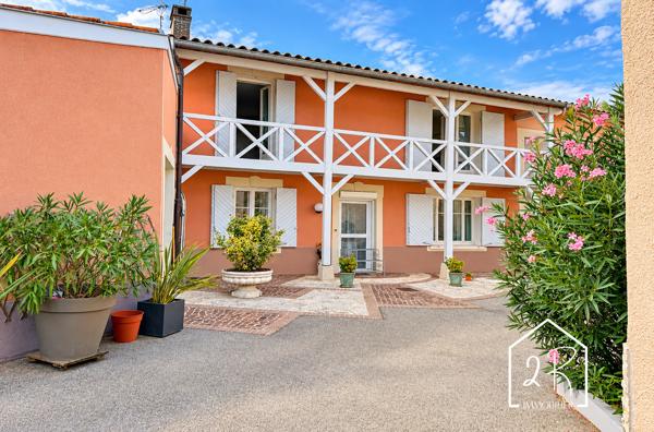 Maison 210 m² habitables, dépendances 150m² et terrain arboré de 1230m²