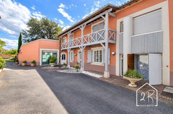 Maison 210 m² habitables, dépendances 150m² et terrain arboré de 1230m²