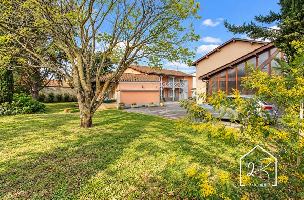 Maison 210 m² habitables, dépendances 150m² et terrain arboré de 1230m²