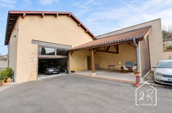 Maison 210 m² habitables, dépendances 150m² et terrain arboré de 1230m²