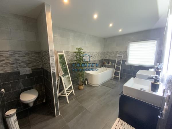 Superbe maison avec piscine à DORANS (90)