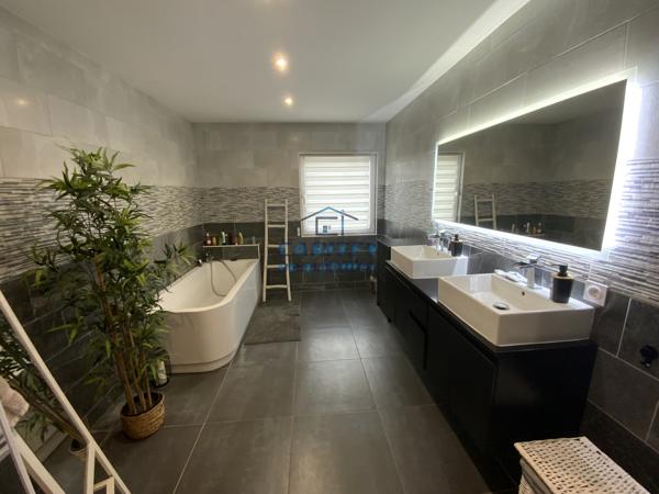 Superbe maison avec piscine à DORANS (90)