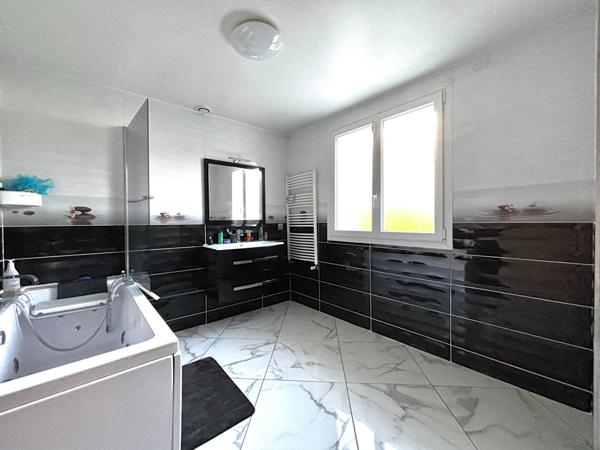 Maison rénovée 155 m² 4 chambres Terrain 1 169 m² ? Bas de Montreynaud