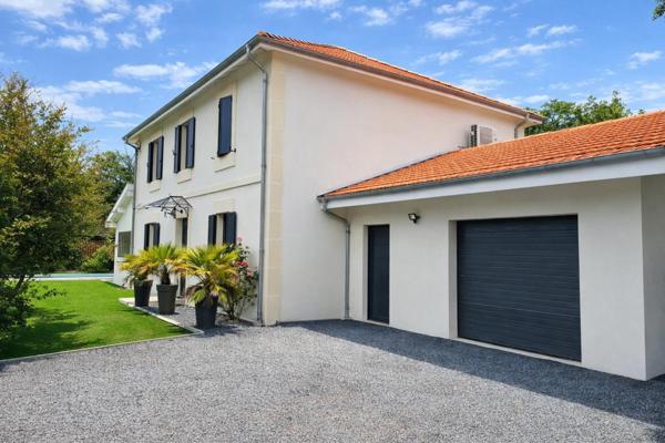Maison de maître rénovée avec piscine et T2