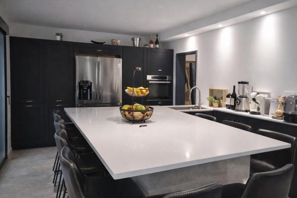 Maison de maître rénovée avec piscine et T2