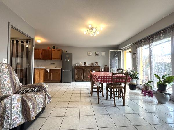 Deux pièces avec jardin, terrasse et parking dans une copropriété prisée proche du centre de La Motte Servolex