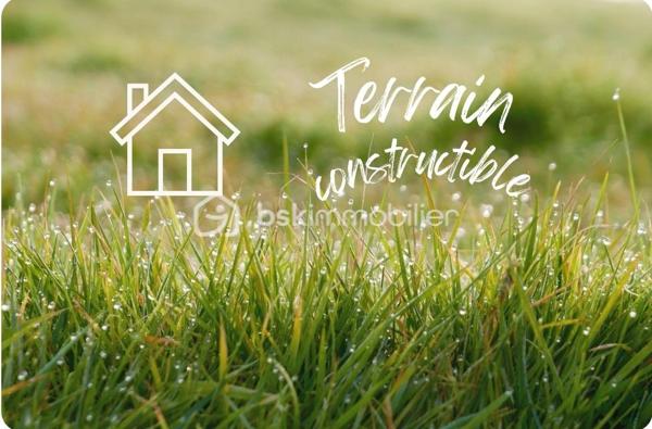 Terrain de 890 m²