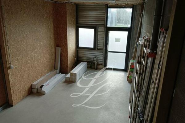 Location - ENTREPOT 85 m 2