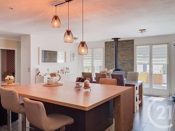 Maison à vendre  5 pièces - 142 m 2   TONNAY CHARENTE  - 17