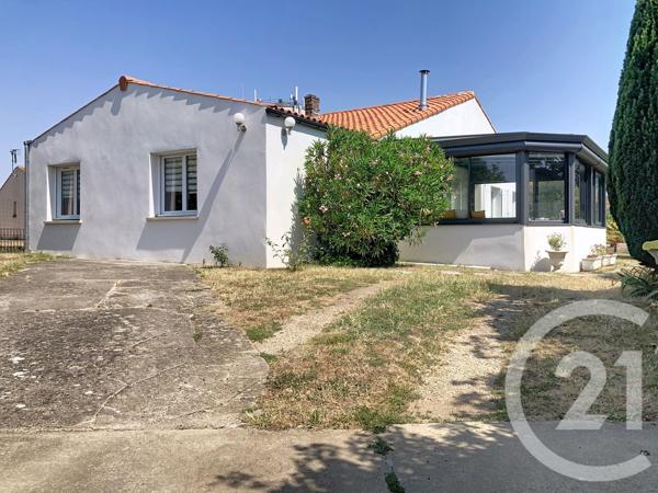 Maison à vendre  5 pièces - 142 m 2   TONNAY CHARENTE  - 17