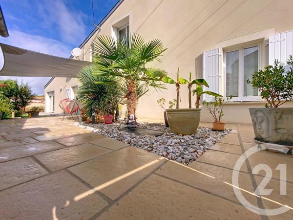 Maison à vendre  5 pièces - 142 m 2   TONNAY CHARENTE  - 17