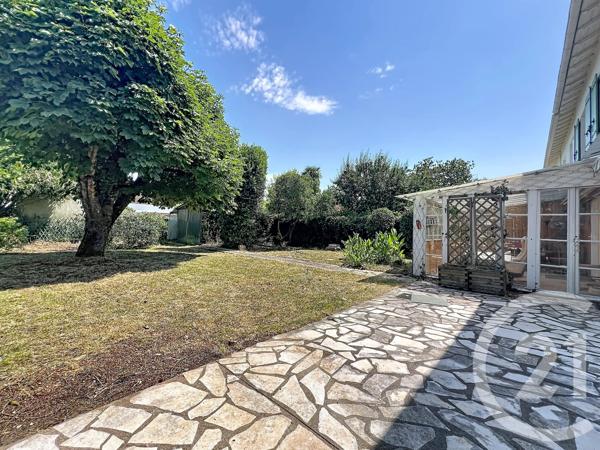 Maison à vendre  5 pièces - 142 m 2   TONNAY CHARENTE  - 17