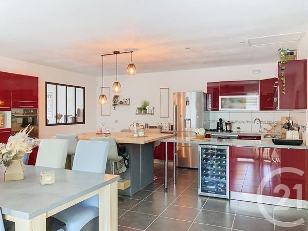 Maison à vendre  5 pièces - 142 m 2   TONNAY CHARENTE  - 17