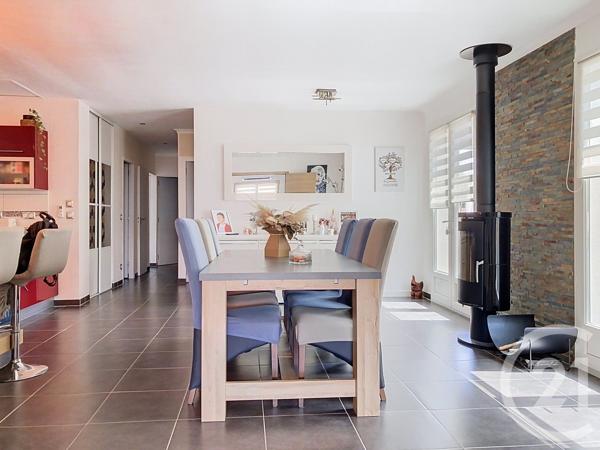 Maison à vendre  5 pièces - 142 m 2   TONNAY CHARENTE  - 17