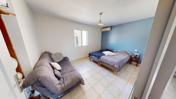 Proche de CARCASSONNE, Maison de plain pied, Dépendance et piscine.