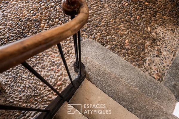 Ancien prieuré romain d’exception avec patio, piscine et garage