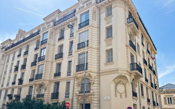 Appartement à vendre    3 pièces • 75 m2 Nice
