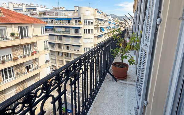 Appartement à vendre    3 pièces • 75 m2 Nice