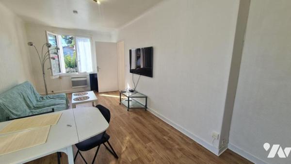 A VENDRE - LA BAULE Appartement de Type 2  avec balcon et un espace de stockage