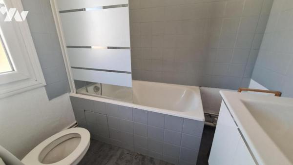 A VENDRE - LA BAULE Appartement de Type 2  avec balcon et un espace de stockage