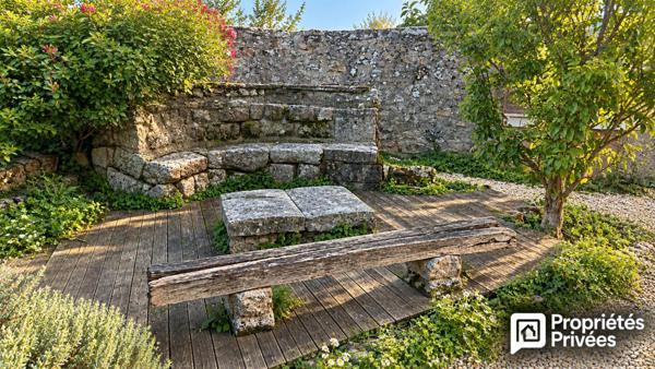 LORMES  - Demeure de caractère de 13 pièces au coeur du village