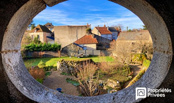 LORMES  - Demeure de caractère de 13 pièces au coeur du village