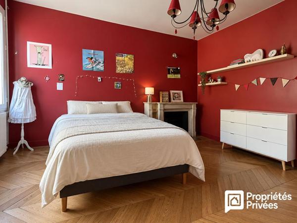 LORMES  - Demeure de caractère de 13 pièces au coeur du village