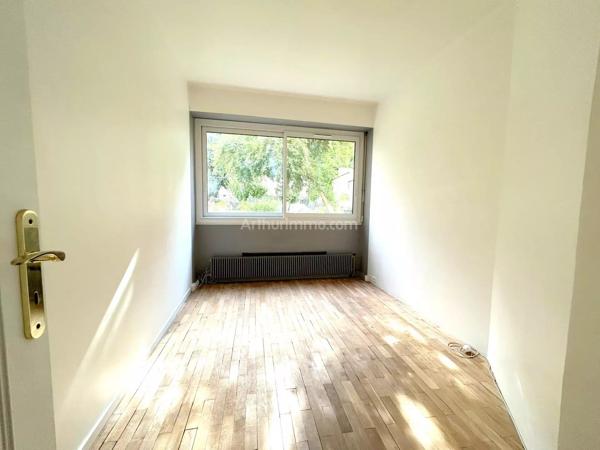 Vente                                                      Appartement
                        
                     4 pièces                      87 m2                     à Paris 15