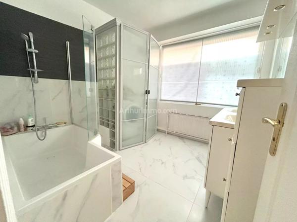 Vente                                                      Appartement
                        
                     4 pièces                      87 m2                     à Paris 15