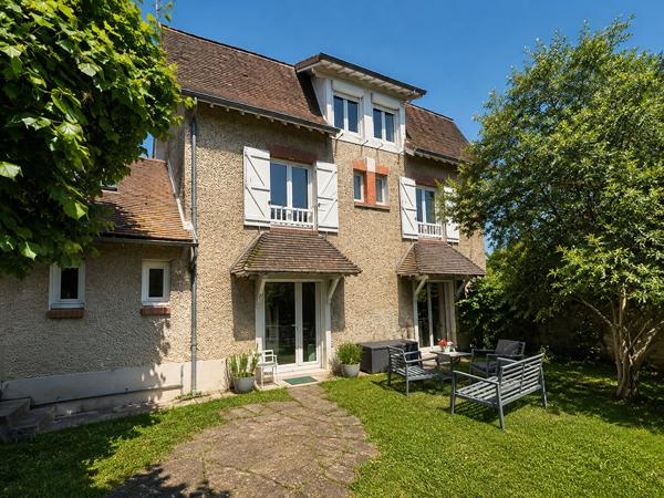 Maison Cerny 10 pièce(s) 200.89 m2