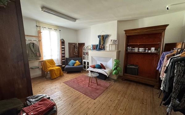 Maison à vendre    6 pièces •  Saint-Astier