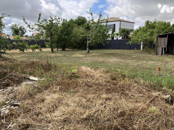 SAINTE-PAZANNE Bourg, une parcelle de terrain à bâtir