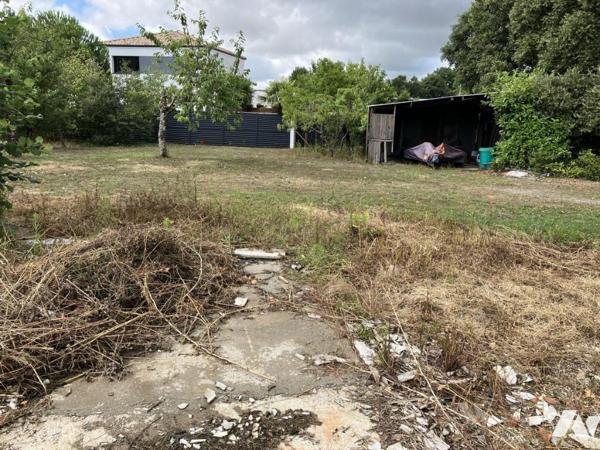 SAINTE-PAZANNE Bourg, une parcelle de terrain à bâtir