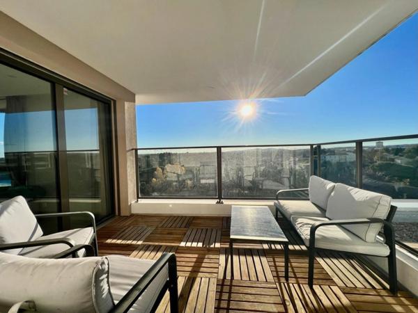 À vendre – Superbe T3 traversant avec terrasse, vue dégagée et parking – Port Marianne, Montpellier