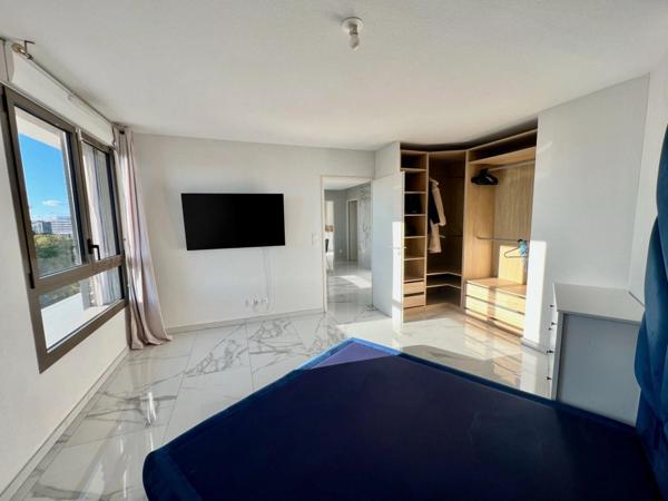 À vendre – Superbe T3 traversant avec terrasse, vue dégagée et parking – Port Marianne, Montpellier