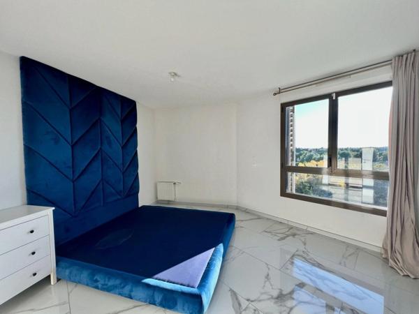 À vendre – Superbe T3 traversant avec terrasse, vue dégagée et parking – Port Marianne, Montpellier