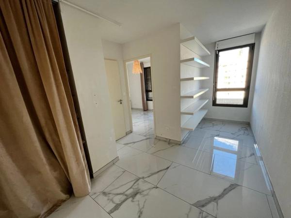 À vendre – Superbe T3 traversant avec terrasse, vue dégagée et parking – Port Marianne, Montpellier