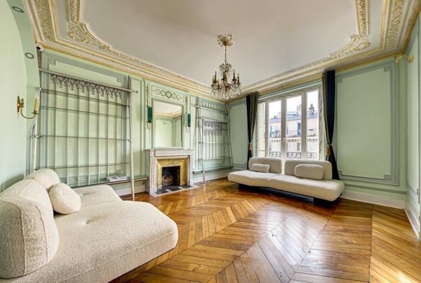 Appartement
         6 pièces
        - 177 m² Bien prestige 1 990 000 € *
