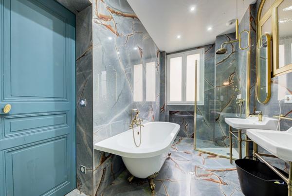 Appartement
         6 pièces
        - 177 m² Bien prestige 1 990 000 € *