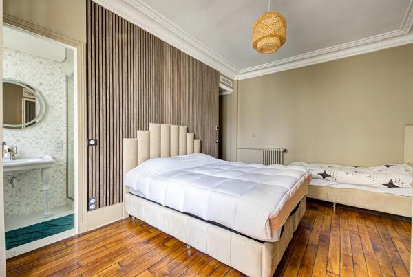 Appartement
         6 pièces
        - 177 m² Bien prestige 1 990 000 € *