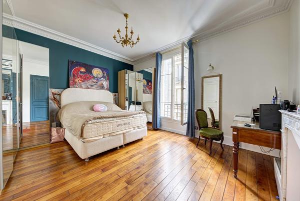 Appartement
         6 pièces
        - 177 m² Bien prestige 1 990 000 € *