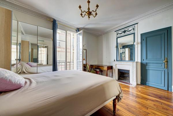 Appartement
         6 pièces
        - 177 m² Bien prestige 1 990 000 € *