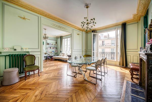Appartement
         6 pièces
        - 177 m² Bien prestige 1 990 000 € *