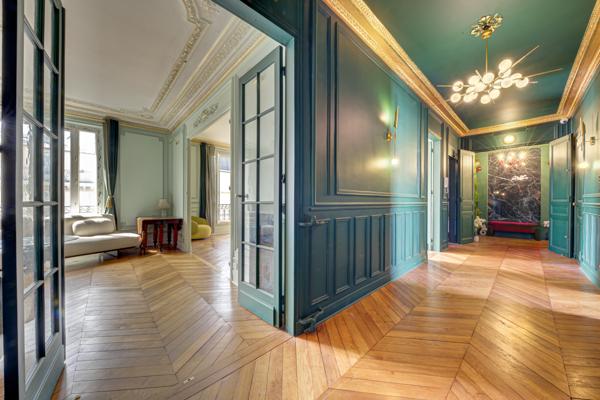 Appartement
         6 pièces
        - 177 m² Bien prestige 1 990 000 € *