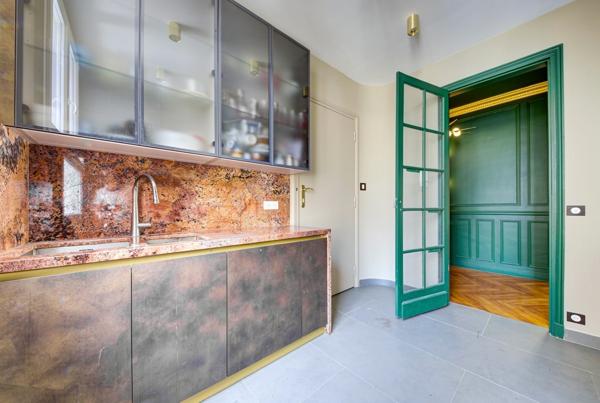 Appartement
         6 pièces
        - 177 m² Bien prestige 1 990 000 € *